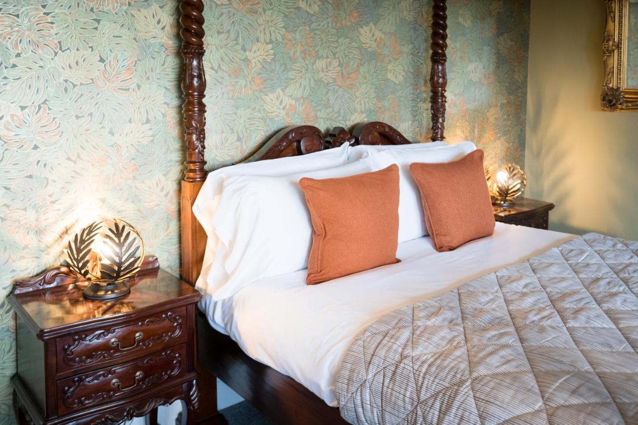 Tottington Manor Hotel Henfield ภายนอก รูปภาพ