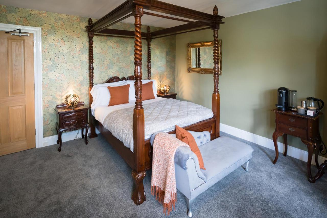 Tottington Manor Hotel Henfield ภายนอก รูปภาพ
