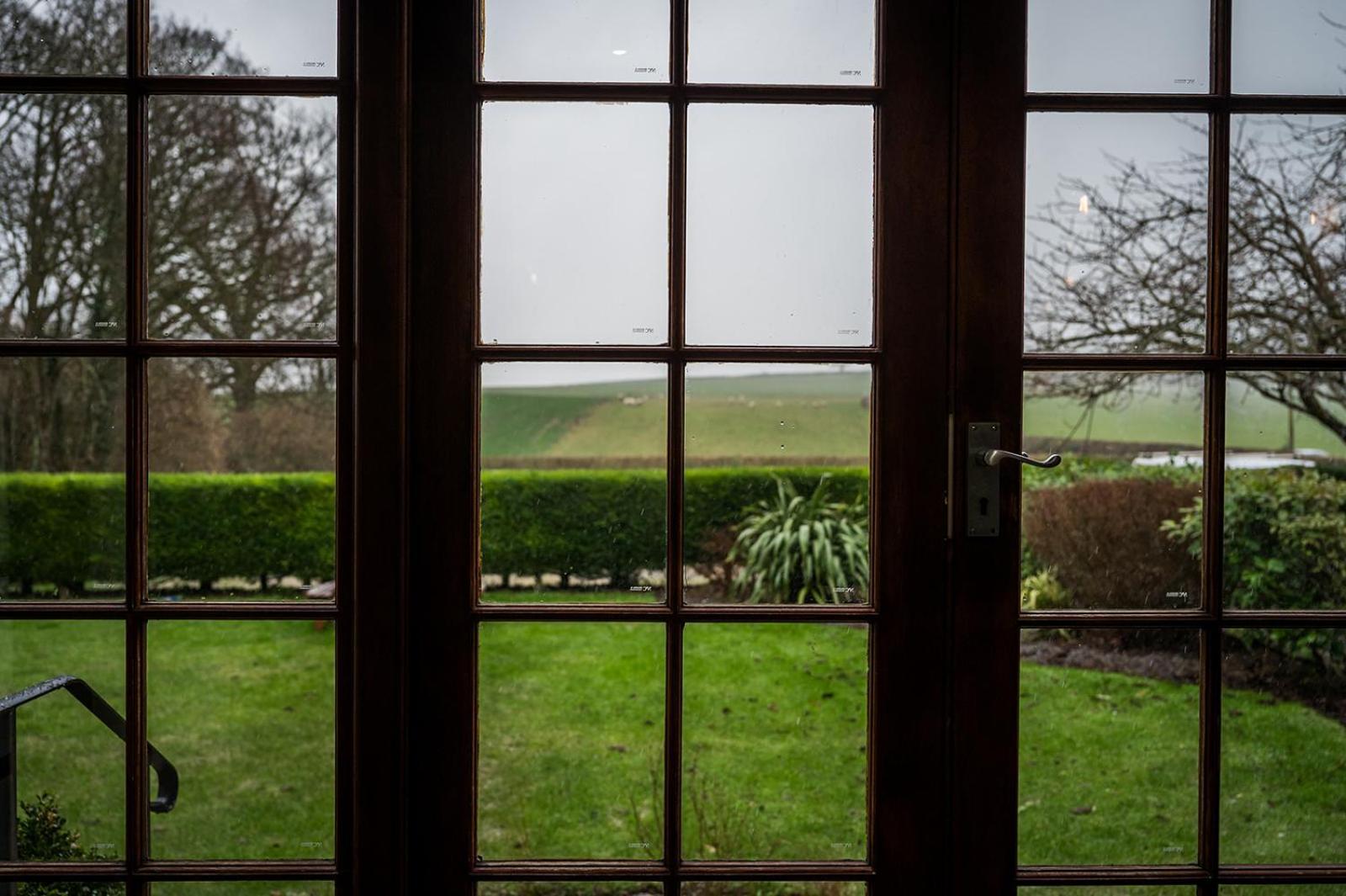 Tottington Manor Hotel Henfield ภายนอก รูปภาพ