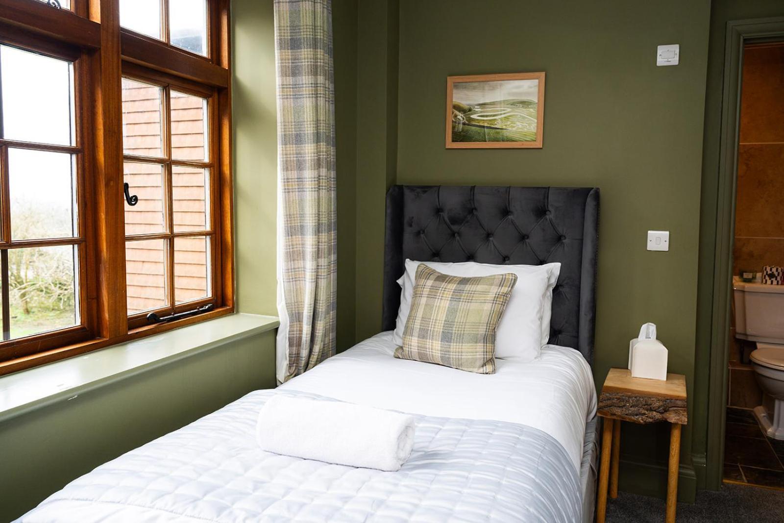 Tottington Manor Hotel Henfield ภายนอก รูปภาพ
