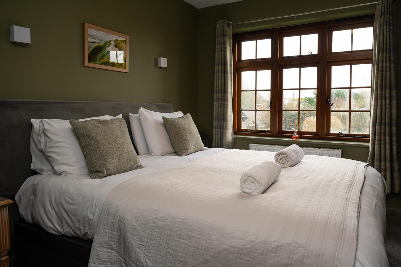Tottington Manor Hotel Henfield ภายนอก รูปภาพ
