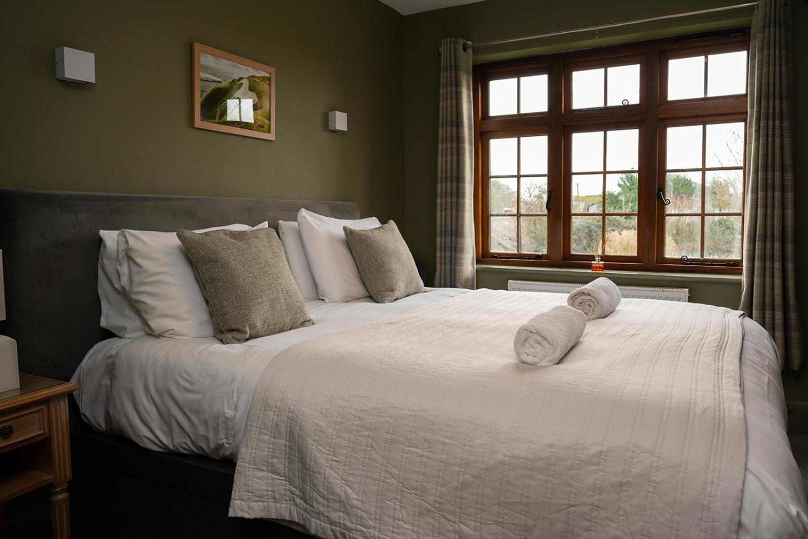 Tottington Manor Hotel Henfield ภายนอก รูปภาพ